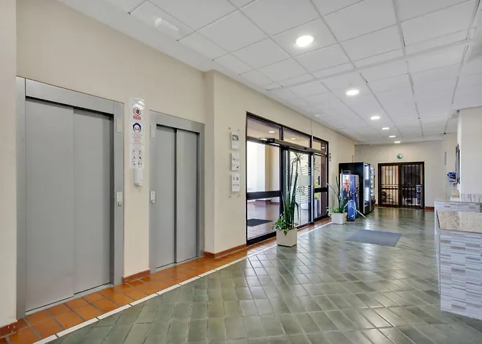 Tranquil Castle Harbour *